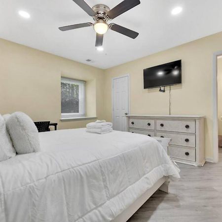 Cozy 2 Bedroom Duplex In Charlotte, Jacuzzi, Sleeps 6 Plus 2 外观 照片