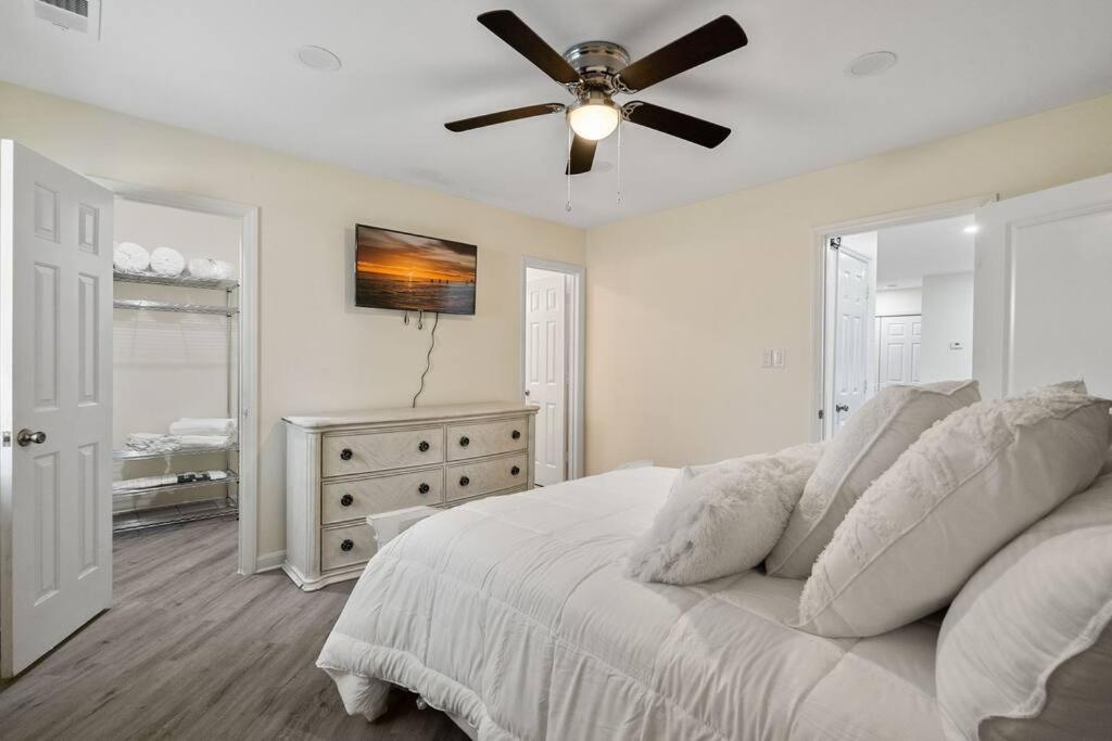 Cozy 2 Bedroom Duplex In Charlotte, Jacuzzi, Sleeps 6 Plus 2 外观 照片