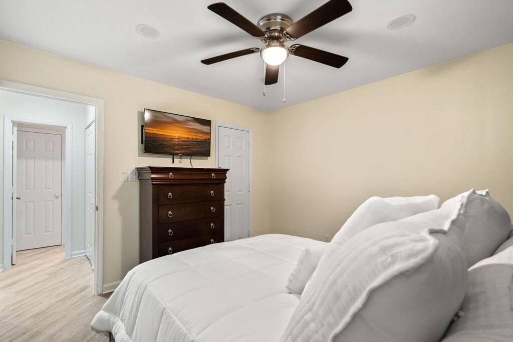 Cozy 2 Bedroom Duplex In Charlotte, Jacuzzi, Sleeps 6 Plus 2 外观 照片