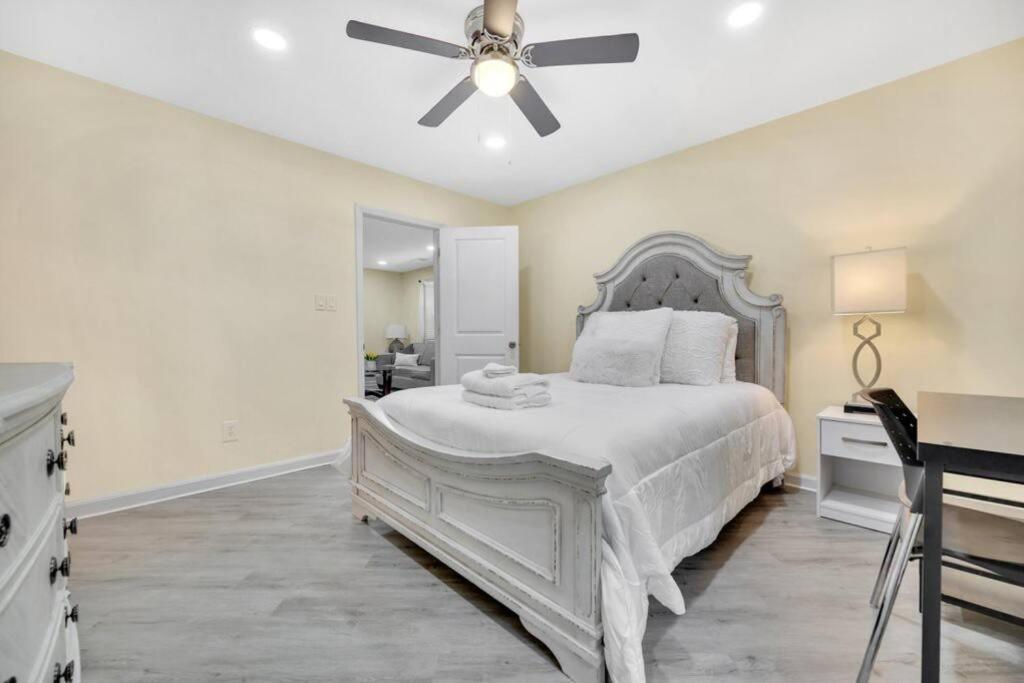 Cozy 2 Bedroom Duplex In Charlotte, Jacuzzi, Sleeps 6 Plus 2 外观 照片