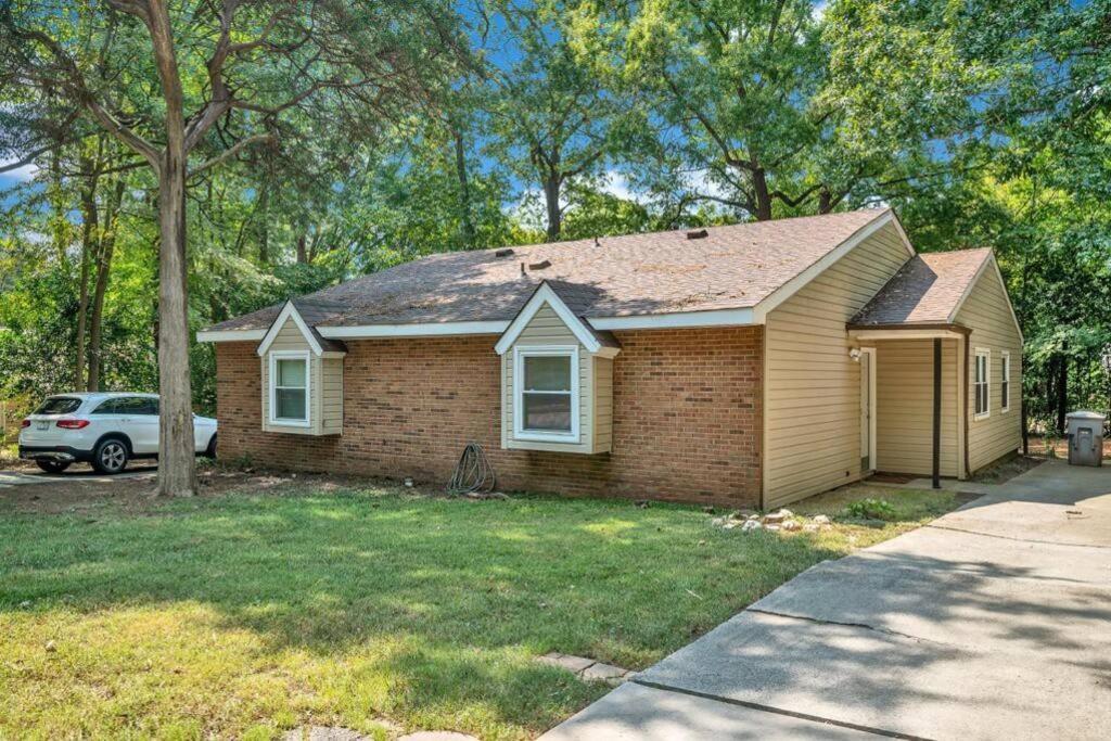 Cozy 2 Bedroom Duplex In Charlotte, Jacuzzi, Sleeps 6 Plus 2 外观 照片